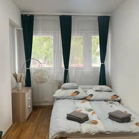 Roosevelt Center Apartment